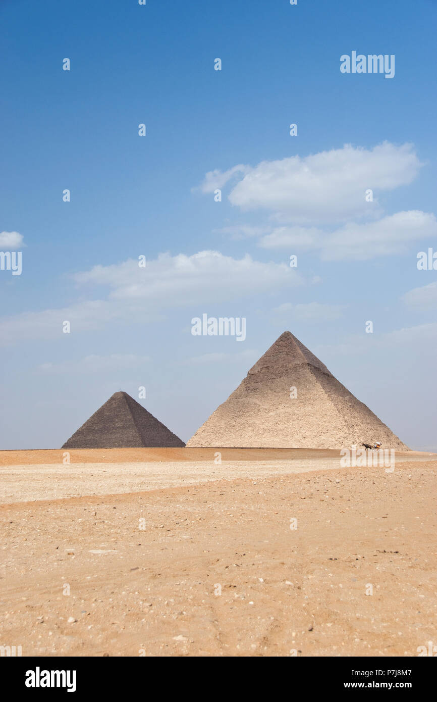 La Grande Piramide di Giza (piramide di Khufu, Cheope) e la piramide di Khafre (Chephren) di Giza in Egitto. Foto Stock