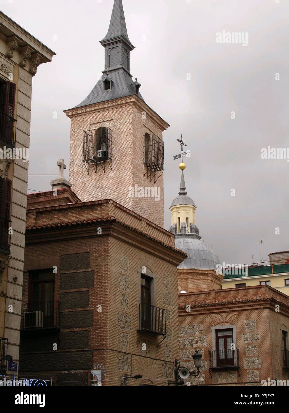 TORRE CAMPANARIO DE LA IGLESIA DE SAN GINES - SIGLO XVII. Autore: RUIZ JUAN. Posizione: Iglesia de San Gines, MADRID, Spagna. Foto Stock