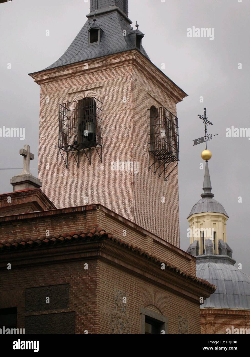 TORRE CAMPANARIO DE LA IGLESIA DE SAN GINES - SIGLO XVII. Autore: RUIZ JUAN. Posizione: Iglesia de San Gines, MADRID, Spagna. Foto Stock