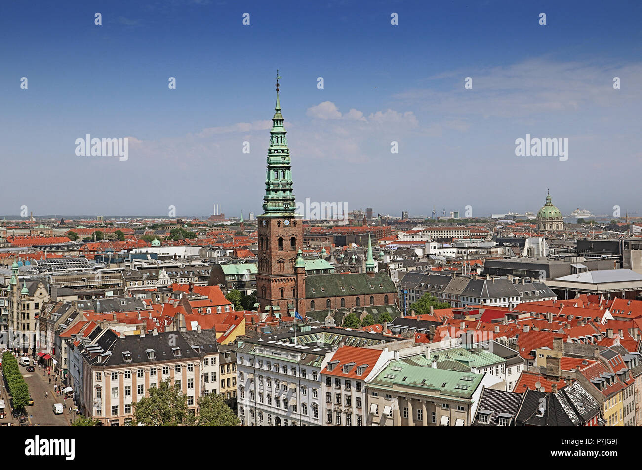 COPENHAGEN, Danimarca - 17 Maggio 2018 - vista panoramica di Copenhagen dalla Torre del Palazzo Christiansborg, casa del parlamento danese: in centro Foto Stock