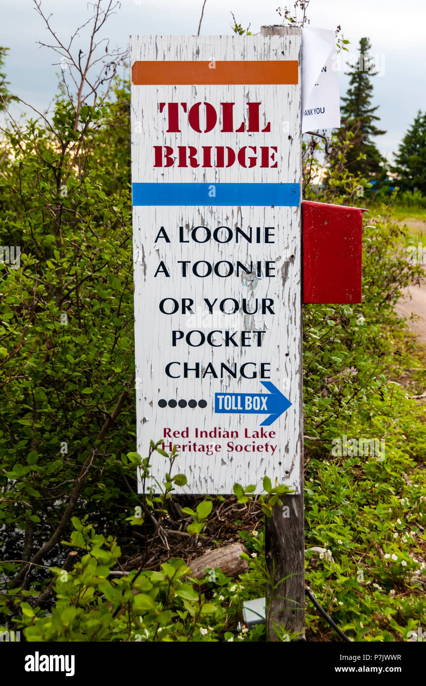 Un loonie toonie o un dollaro addebitato a un canadese ponte a pedaggio. Foto Stock