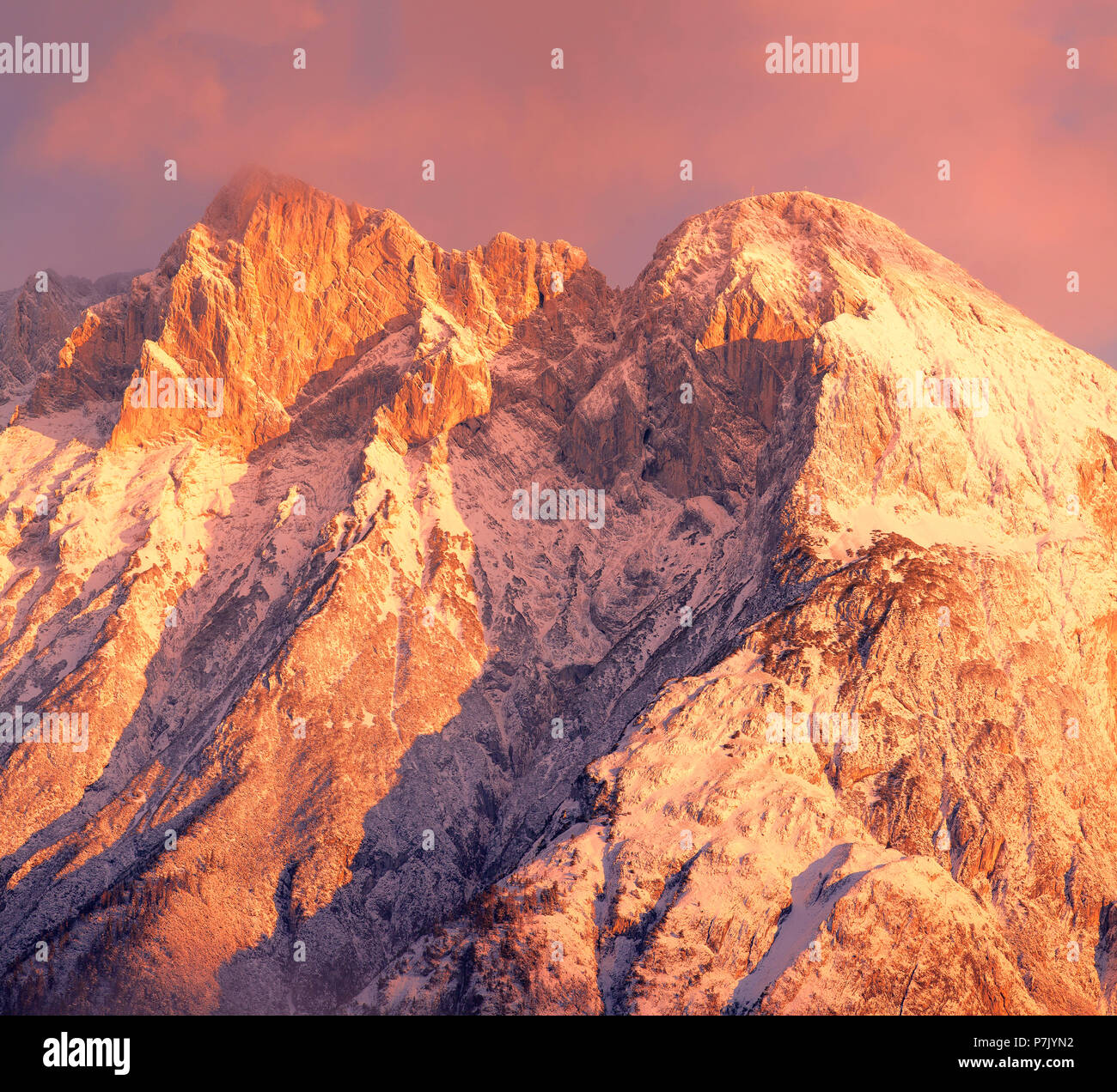 Austria, Tirolo, Telfs, Hohe Munde nella luce del mattino Foto Stock