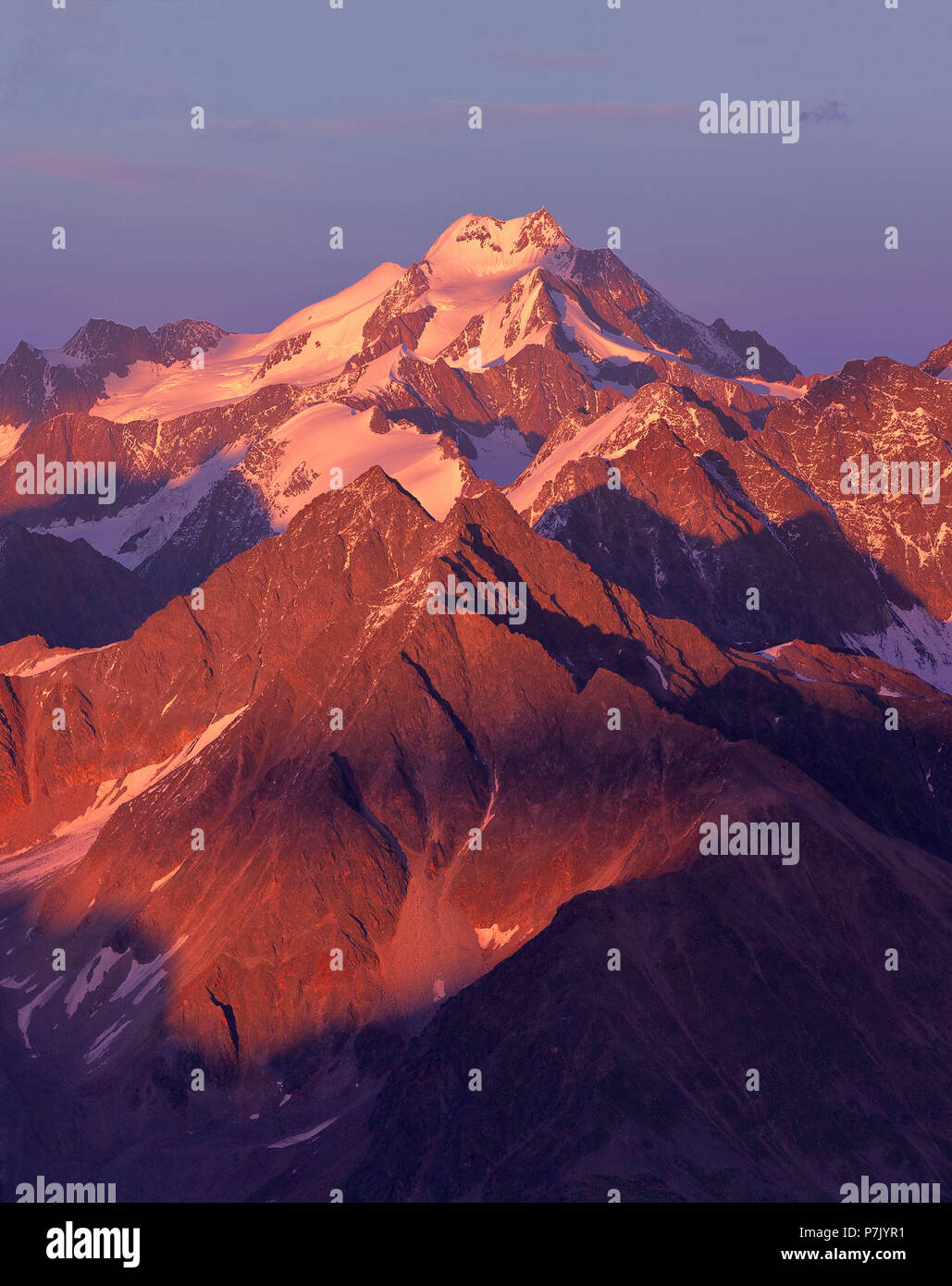 Austria, Tirolo, Kaunertal, panorama dal Glockturm contro Wildspitze Foto Stock