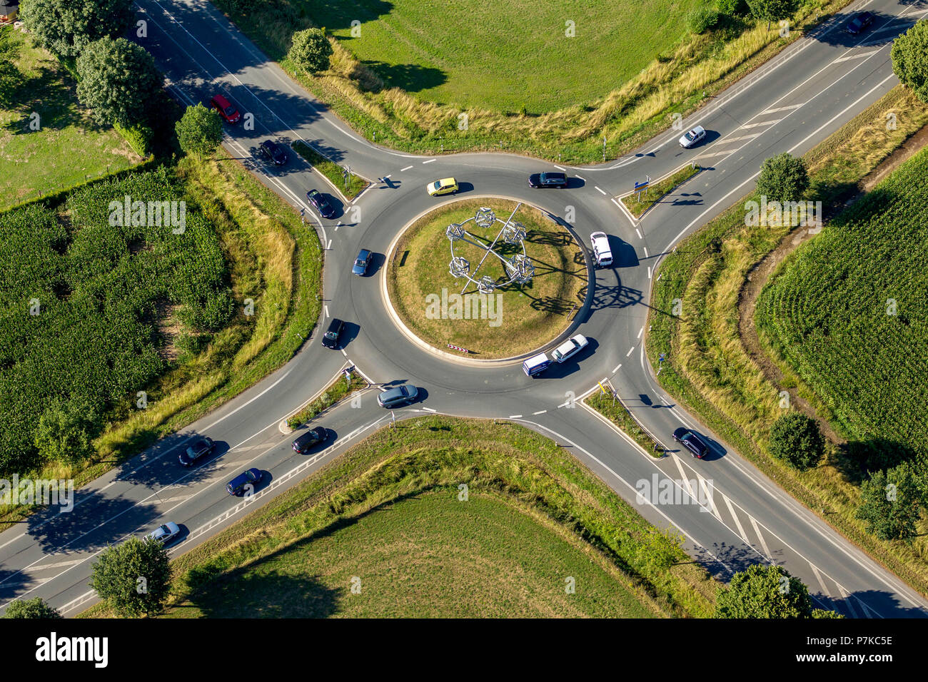Arte sull isola centrale nella rotatoria, Emmericher Straße e B67, Rees, Basso Reno, Renania settentrionale-Vestfalia, Germania, Europa Foto Stock