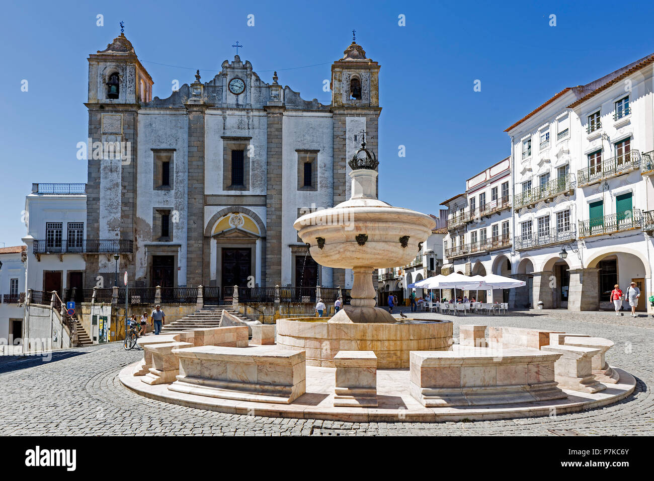 Igreja de Santo Antão (chiesa), Praca do Giraldo (piazza del mercato di Évora), distretto di Évora, Portogallo, Europa Foto Stock