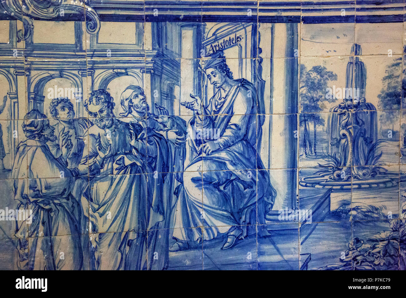 Aristotele insegnando agli studenti sulle tradizionali piastrelle azulejos, Colégio do Espirito Santo, vecchia università di Évora, Évora, distretto di Évora, Portogallo, Europa Foto Stock