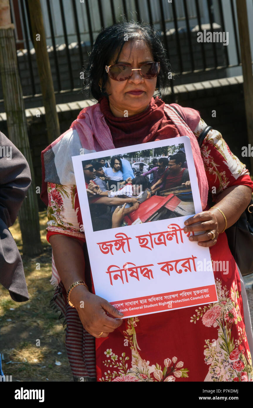 London , REGNO UNITO. 6 lug 2018. Una protesta in Altab Ali Park, Whitechapel dalla voce universale per la giustizia, UK ha deplorato l attentato contro il contingente di movimenti di riforma i leader e gli studenti generale presso l' Università di Dhaka. Le proteste in Bangladesh in aprile aveva invitato il governo a modificare il sistema di assunzione per i posti di governo che significa solo il 44% dei posti sono selezionati sulla base del merito. Credito: Peter Marshall / Alamy Live News Foto Stock