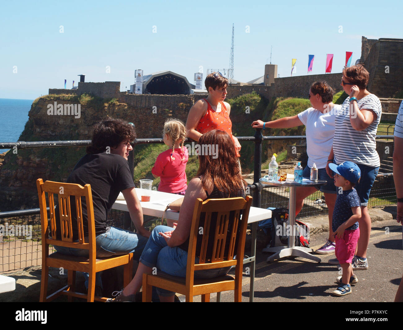 Newcastle Upon Tyne, 7 luglio 2018, UK Meteo:. Giorno glorioso per la bocca del Tyne music festival che si tiene nella storica cittadina di Tynemouth, North Tyneside. Credito: James Walsh Alamy/Live News Foto Stock