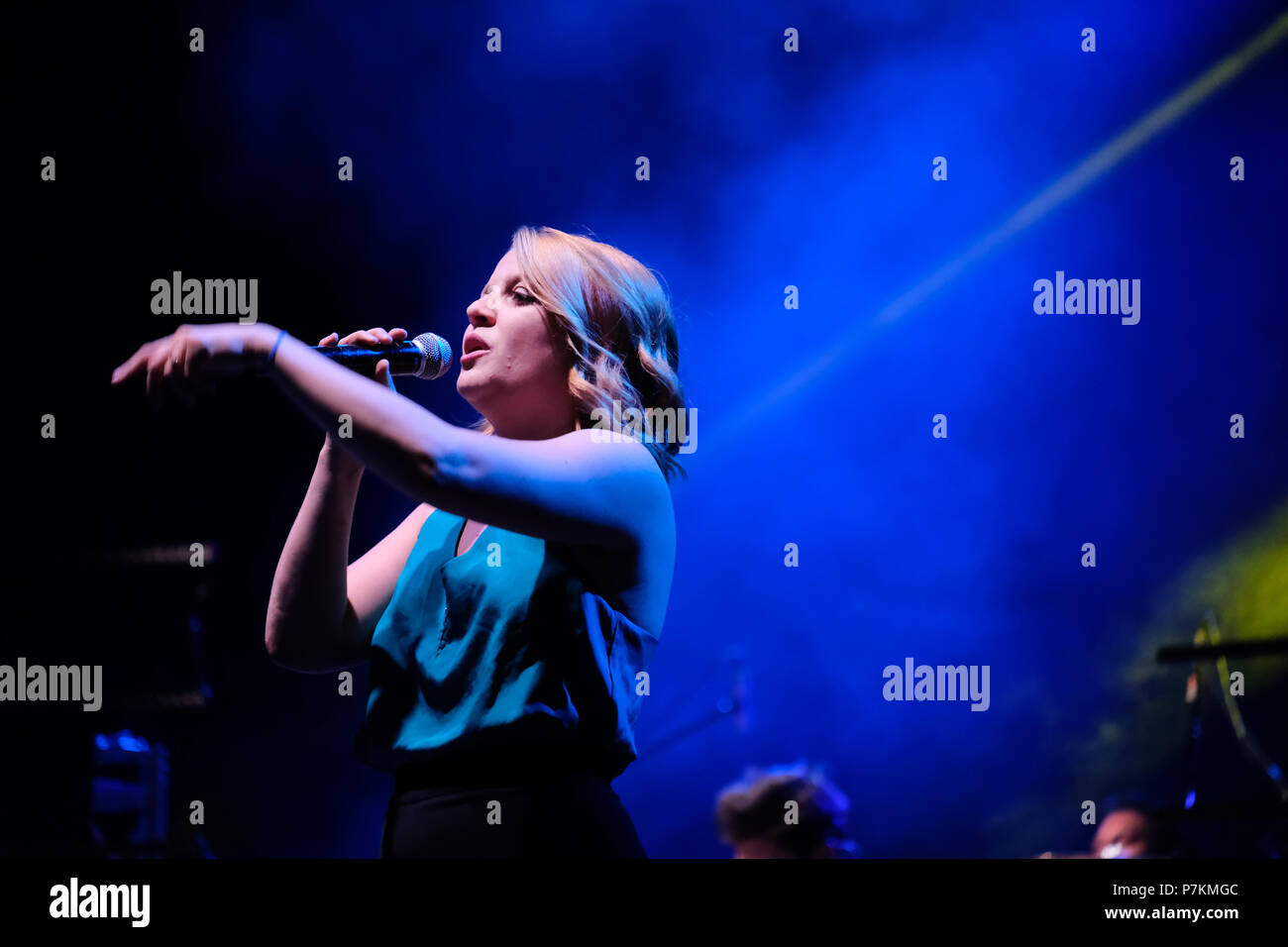 Noemi dal vivo sul palco del festival di Torino TorinoEstateReale per il suo tour La Luna Foto Stock