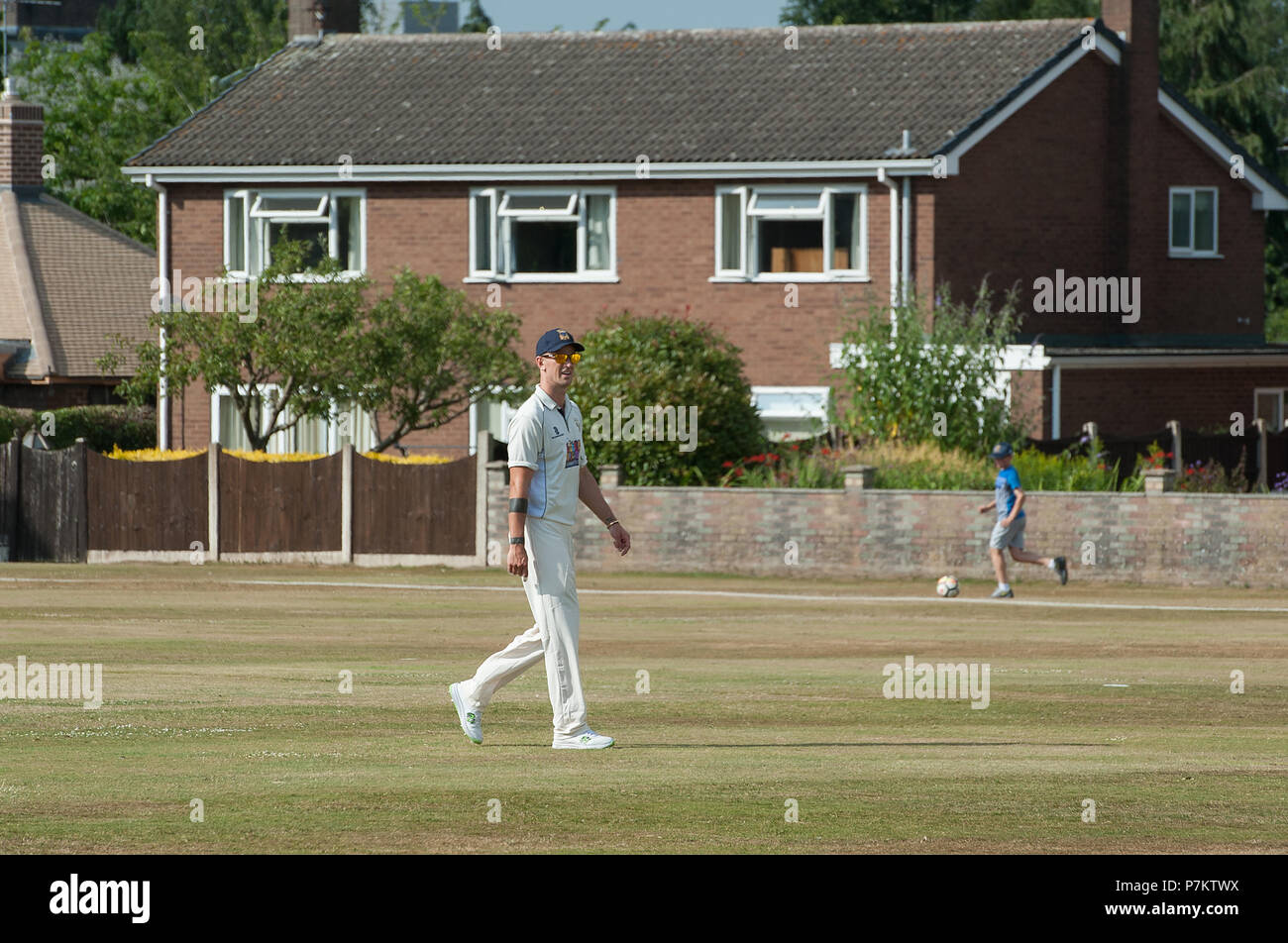 Shropshire, Regno Unito. Il 7 luglio 2018. Joe Hart ex Inghilterra & Manchester City il portiere a giocare a cricket locale per Shrewsbury CC nello stesso giorno come England Football Team stava giocando il loro mondo 1/4 Cup Final 2018 Credit: RICHARD DAWSON/Alamy Live News Foto Stock