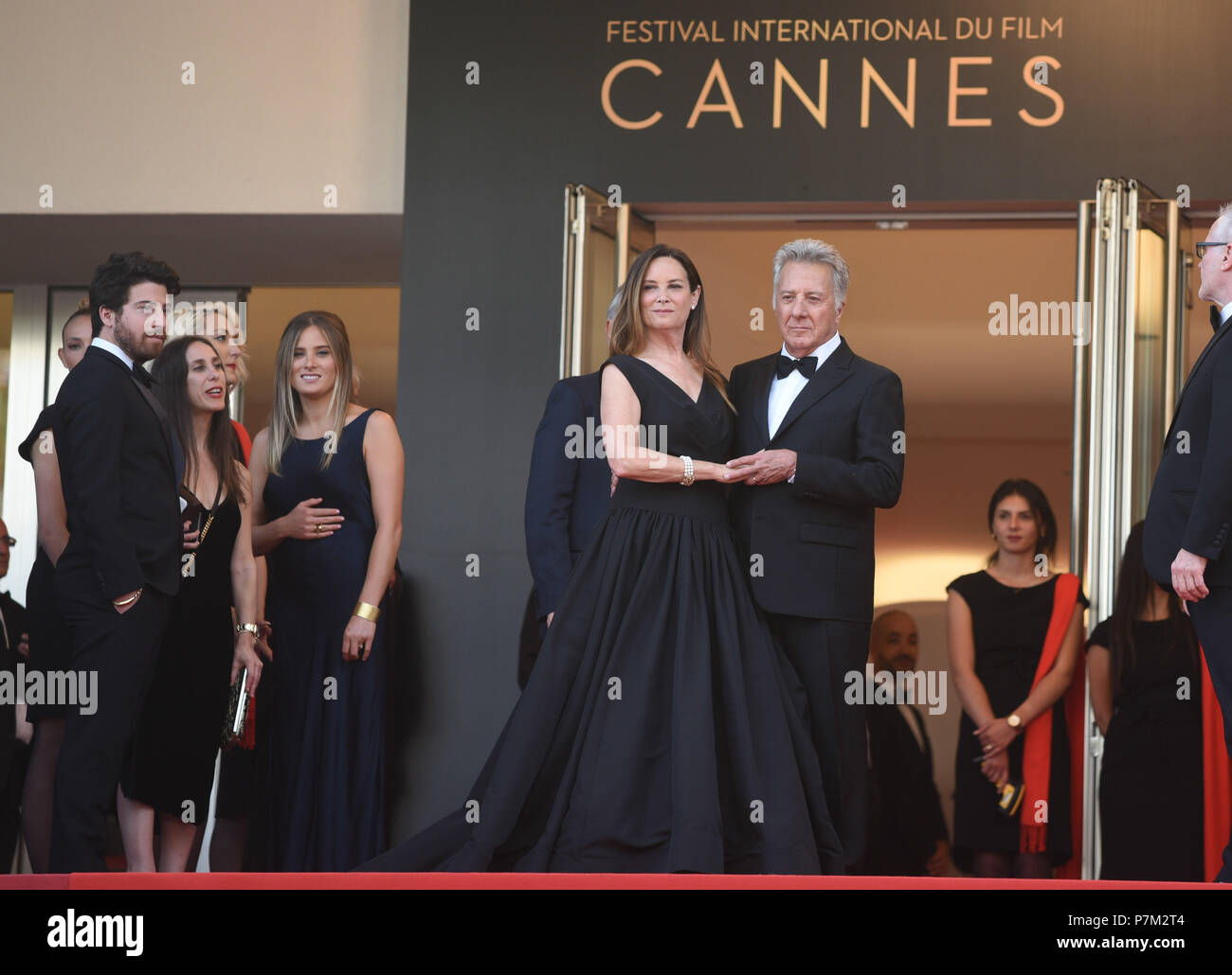 21 maggio 2017 - Cannes, Francia: Dustin Hoffman e sua moglie Lisa Hoffman assistere "l'Meyerowitz storie 'premiere durante il settantesimo Cannes film festival. Dustin Hoffman et Lisa Hoffman Lors du 70eme Festival de Cannes. *** La Francia / NESSUNA VENDITA A MEDIA FRANCESI *** Foto Stock