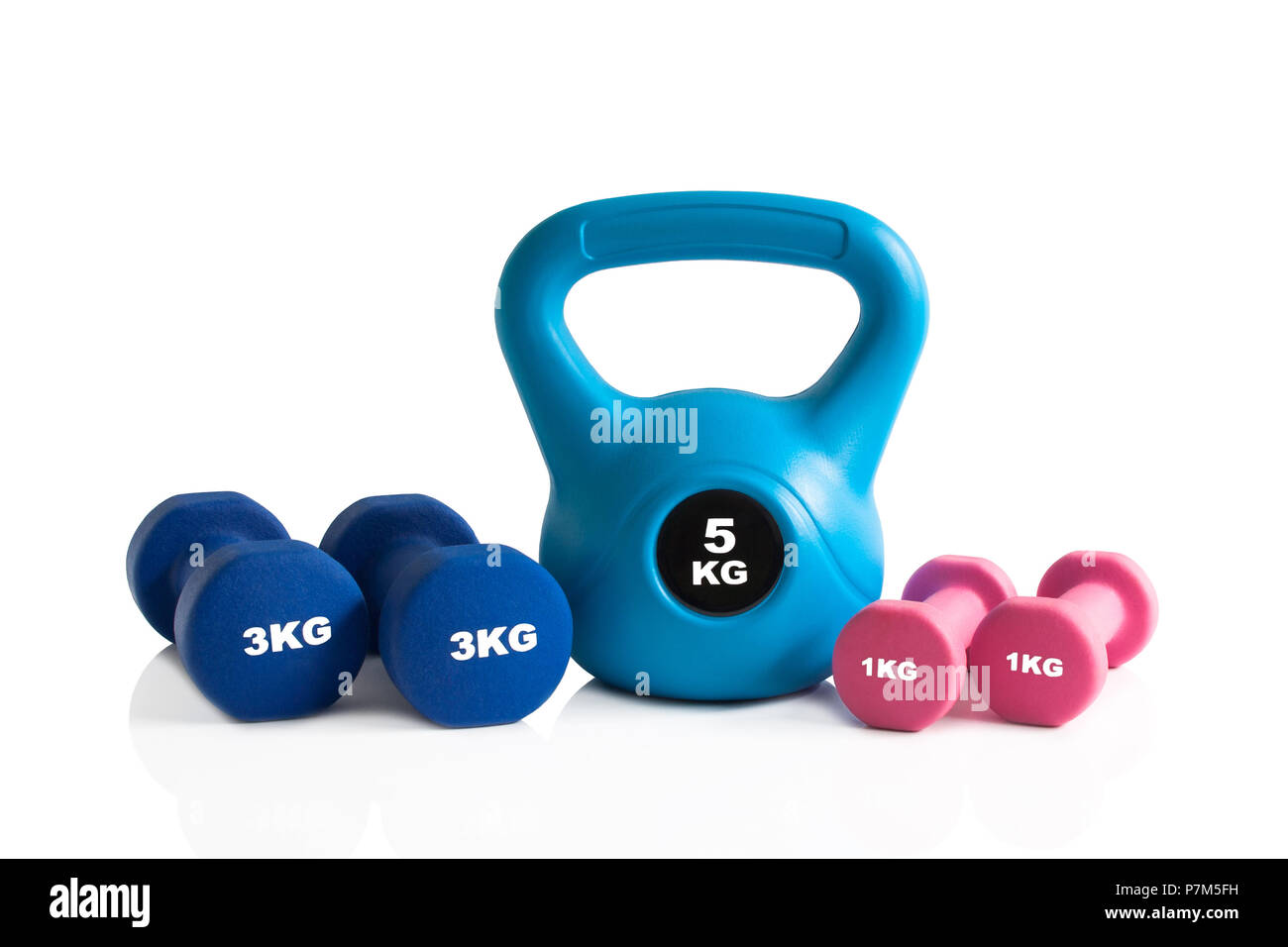 Kettlebell colorati e manubri di allenamento fitness isolato su uno sfondo  bianco Foto stock - Alamy