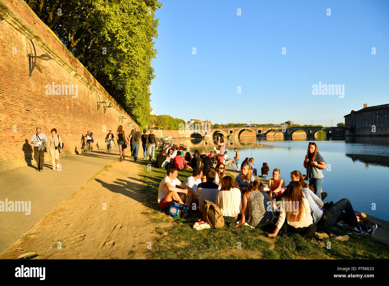 Francia, Haute Garonne, Toulouse, Garonne banche, Henri Martin Promenade, Quai Lucien Lombard e Pont Neuf Foto Stock