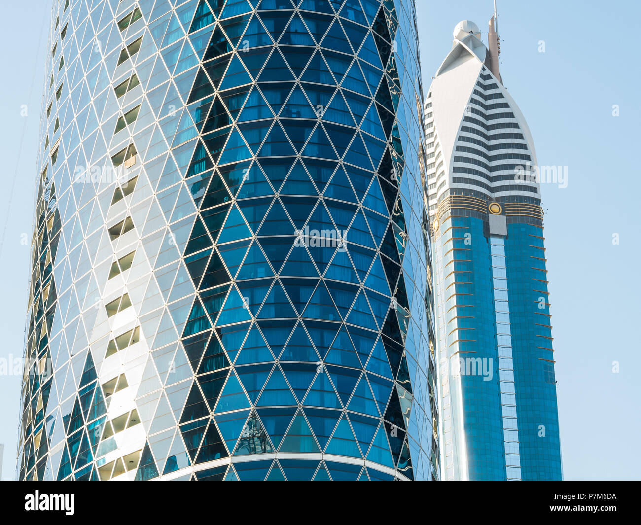 Dettaglio colpo di moderna architettura futuristica facciata in Dubai Emirati Arabi Uniti Foto Stock
