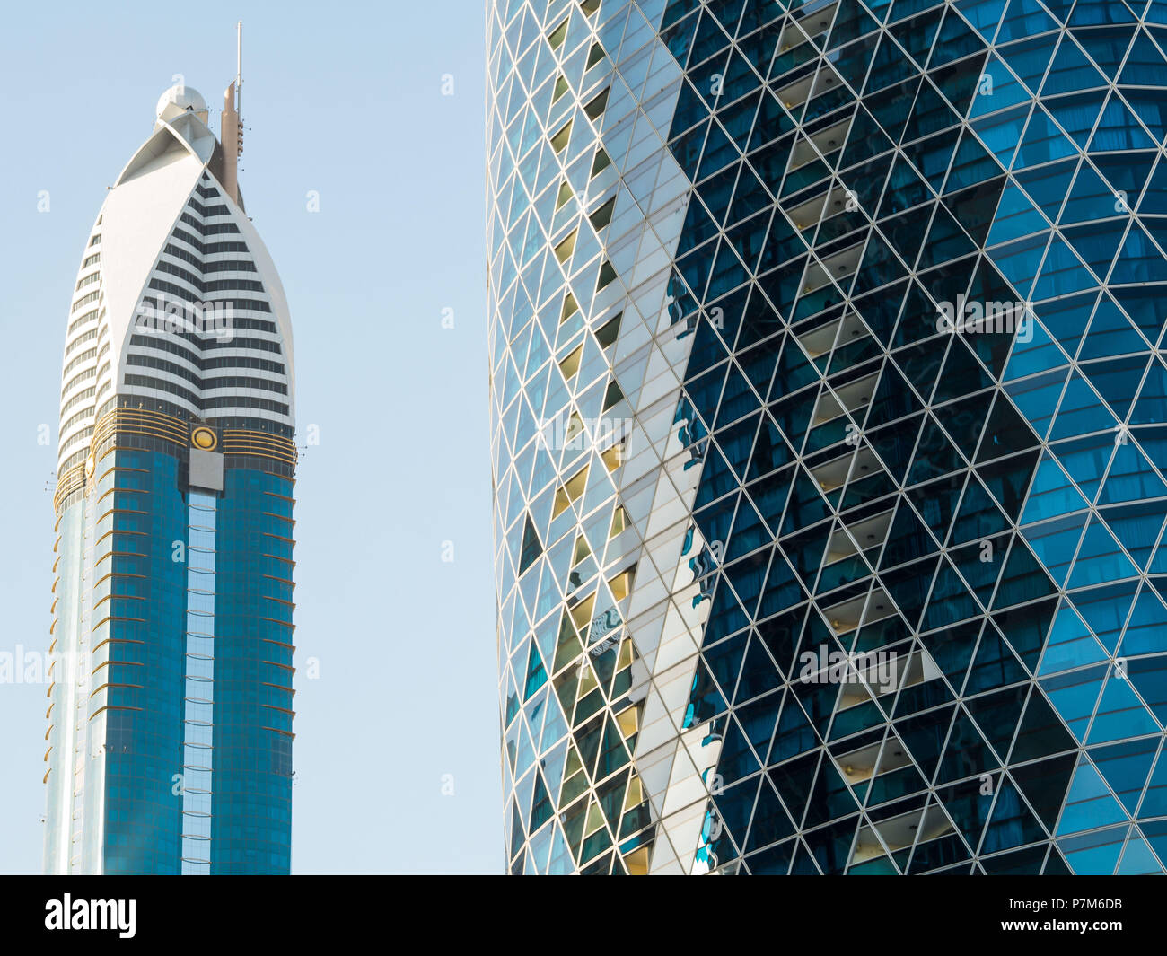 Dettaglio colpo di moderna architettura futuristica facciata in Dubai Emirati Arabi Uniti Foto Stock