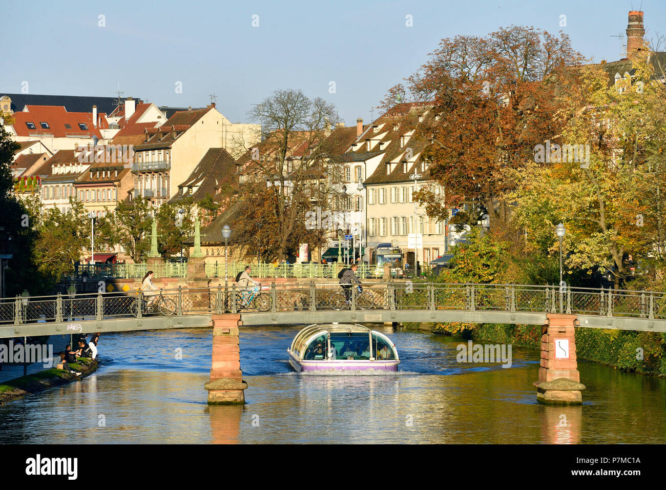 Francia, Bas Rhin, Strasburgo, città vecchia elencati come patrimonio mondiale dall' UNESCO, quai des Bateliers e passerella Abreuvoir Foto Stock