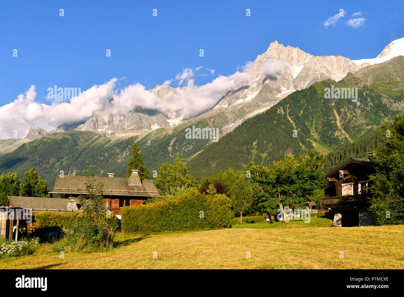 Francia, Haute Savoie, Chamonix Mont Blanc e Aiguille du Midi (3848m) Foto Stock
