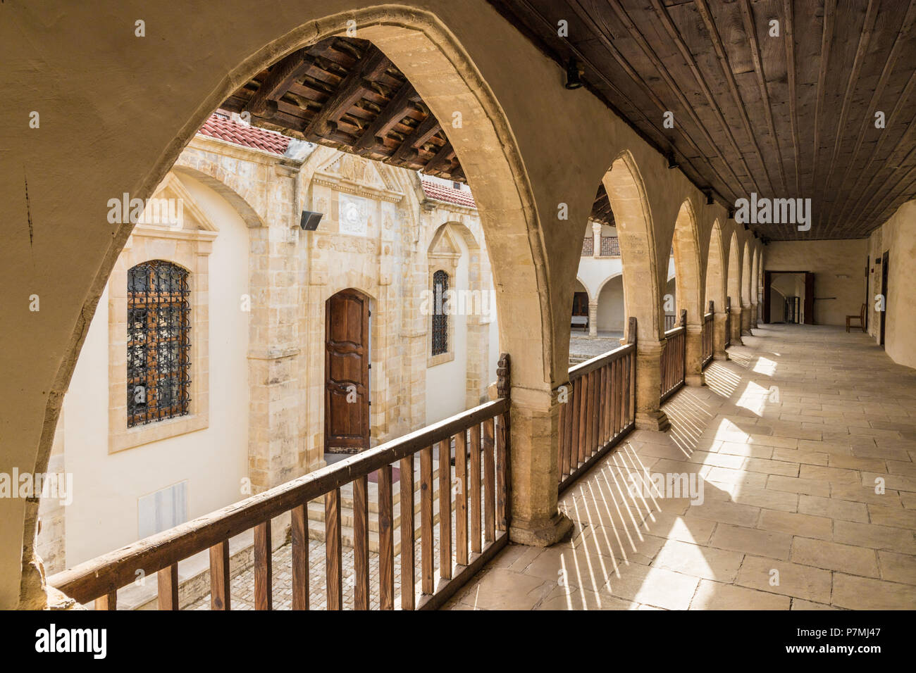 Una tipica vista nel tradizionale villaggio Omodos in Cipro Foto Stock