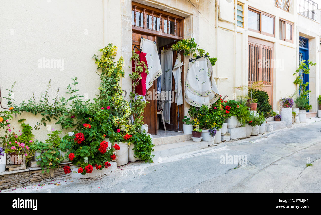 Una tipica vista nel tradizionale villaggio Omodos in Cipro Foto Stock