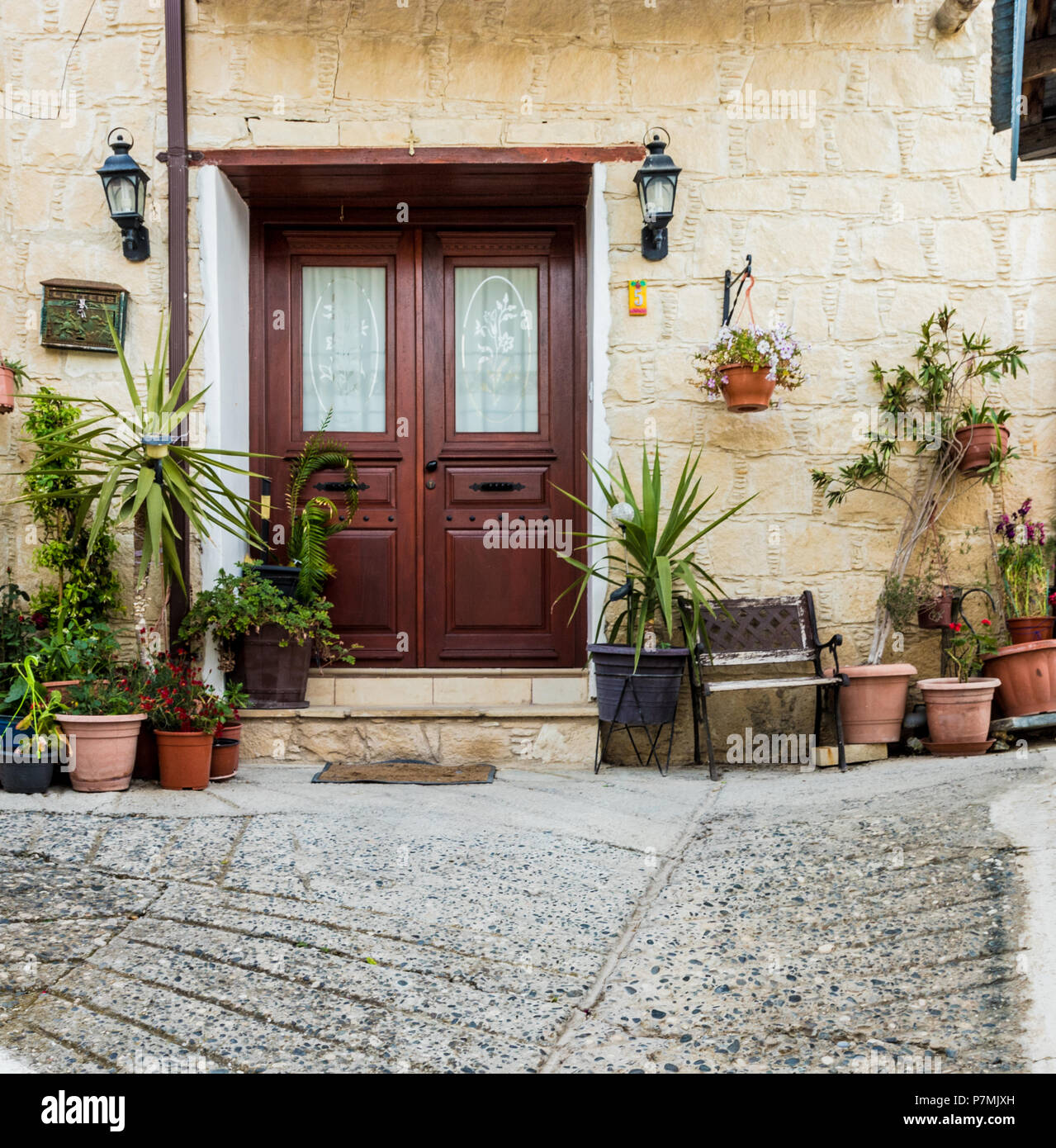 Una tipica vista nel tradizionale villaggio Omodos in Cipro Foto Stock