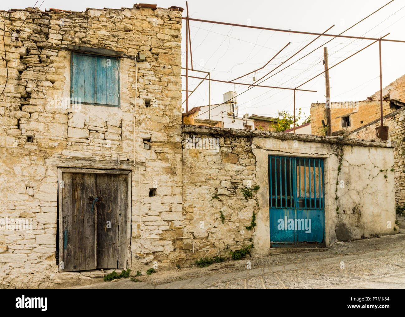 Una tipica vista nel tradizionale villaggio Omodos in Cipro Foto Stock