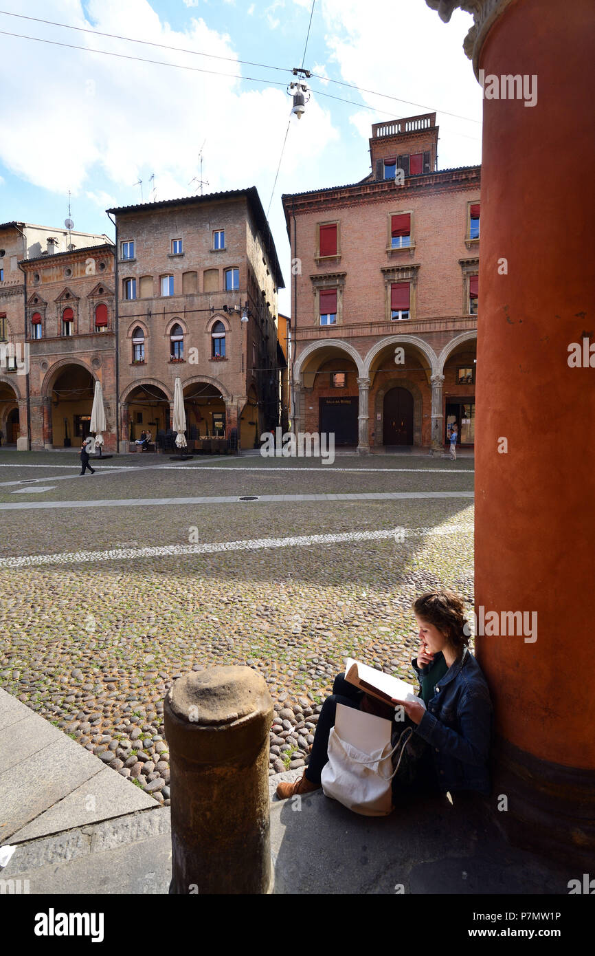 L'Italia, Emilia Romagna, Bologna, Piazza Santo Stefano, galleria con portici sui 38 km attraverso il centro storico Foto Stock