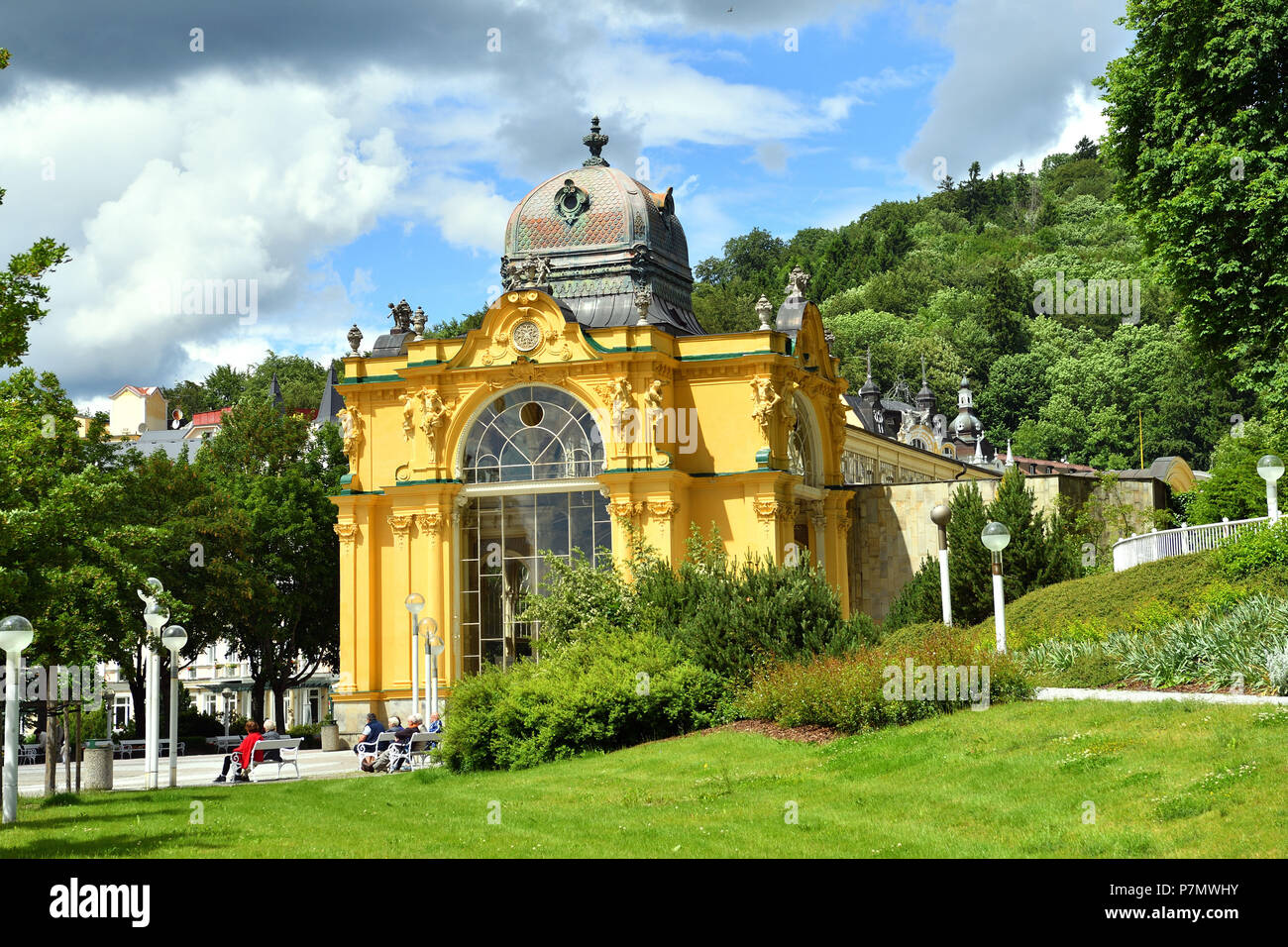 Repubblica ceca, Boemia occidentale, Marianske Lazne (Marienbad), città termale, il colonnato Lazenska (Lazenska kolonada) Foto Stock