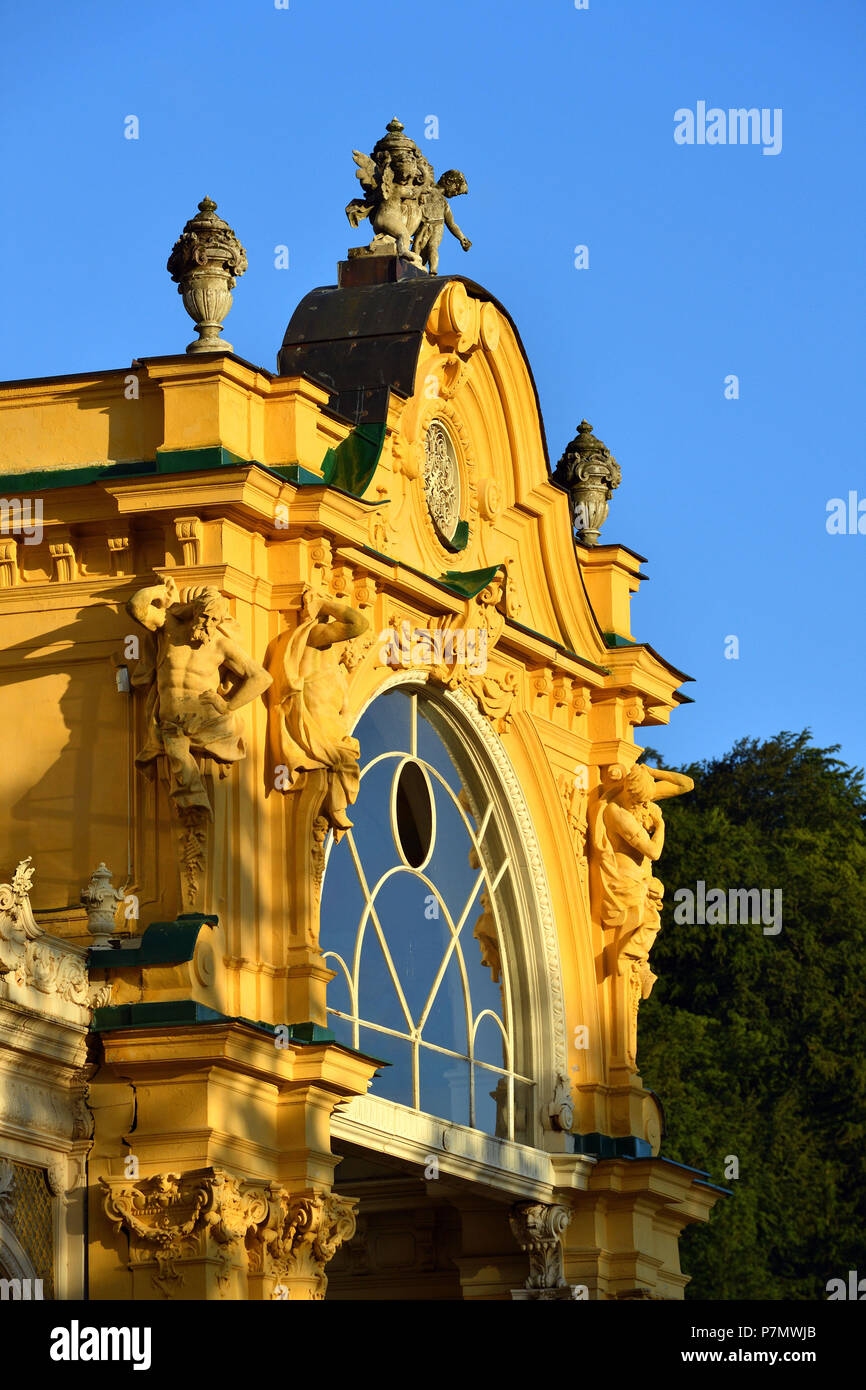 Repubblica ceca, Boemia occidentale, Marianske Lazne (Marienbad), città termale, il colonnato Lazenska (Lazenska kolonada) Foto Stock