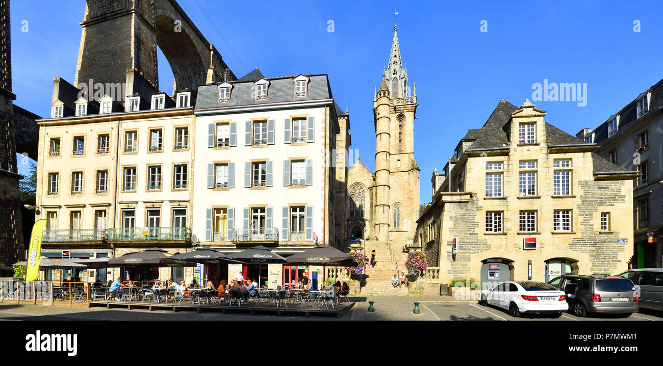 Francia, Finisterre, Morlaix, Sainte Melaine chiesa e viadotto Foto Stock