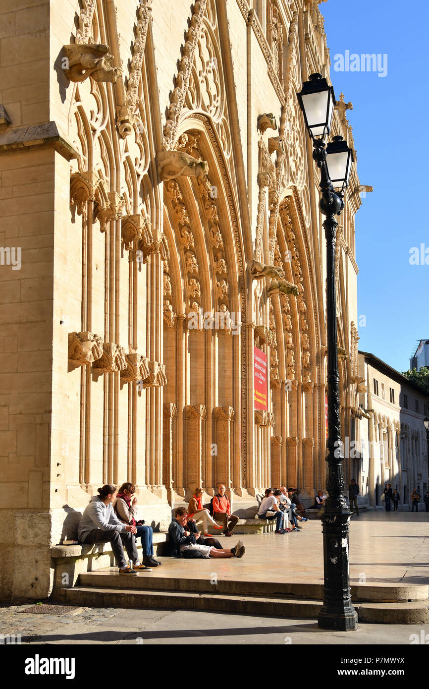 Francia, Rhone, Lione, storico sito elencato come patrimonio mondiale dall' UNESCO, Vieux Lyon (città vecchia), Saint Jean (Cattedrale di Saint John's Cathedral), la facciata occidentale Foto Stock