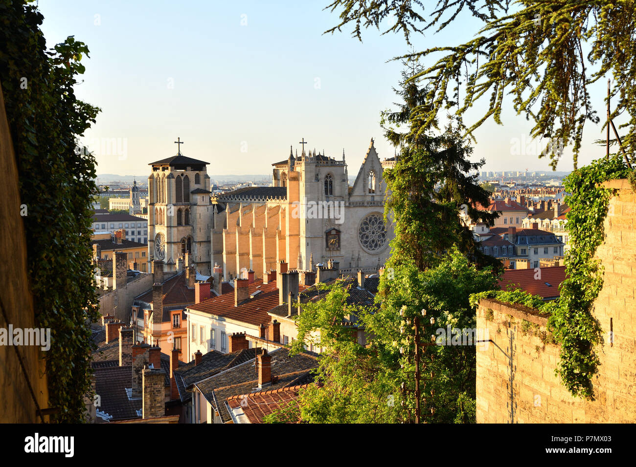 Francia, Rhone, Lione, storico sito elencato come patrimonio mondiale dall' UNESCO, Vieux Lyon (città vecchia), Saint Jean (Cattedrale di Saint John's Cathedral) Foto Stock