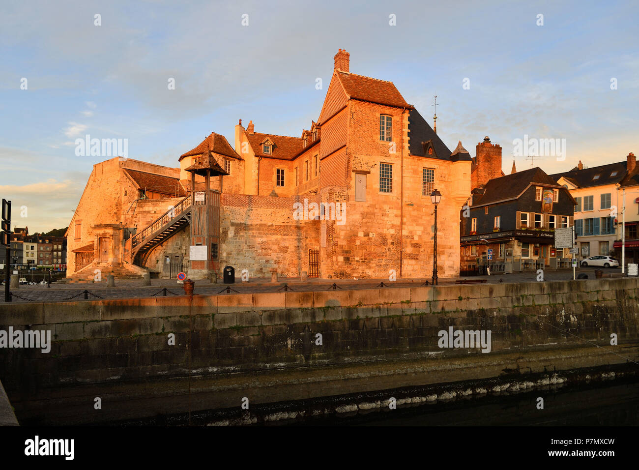 Francia, Calvados, Pays d'Auge, Honfleur, la Lieutenance del Vieux Bassin (vecchio bacino) Foto Stock