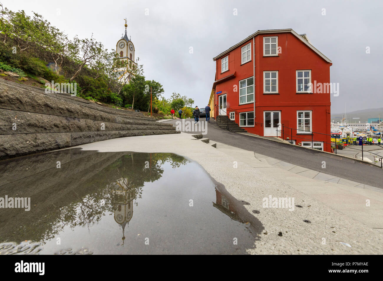 Cattedrale e tipici edifici, Torshavn, Streymoy Isola, Isole Faerøer, Danimarca Foto Stock