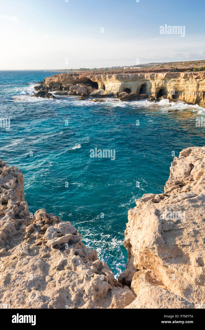 Cipro, Ayia Napa, grotte marine a Cape Greco Foto Stock