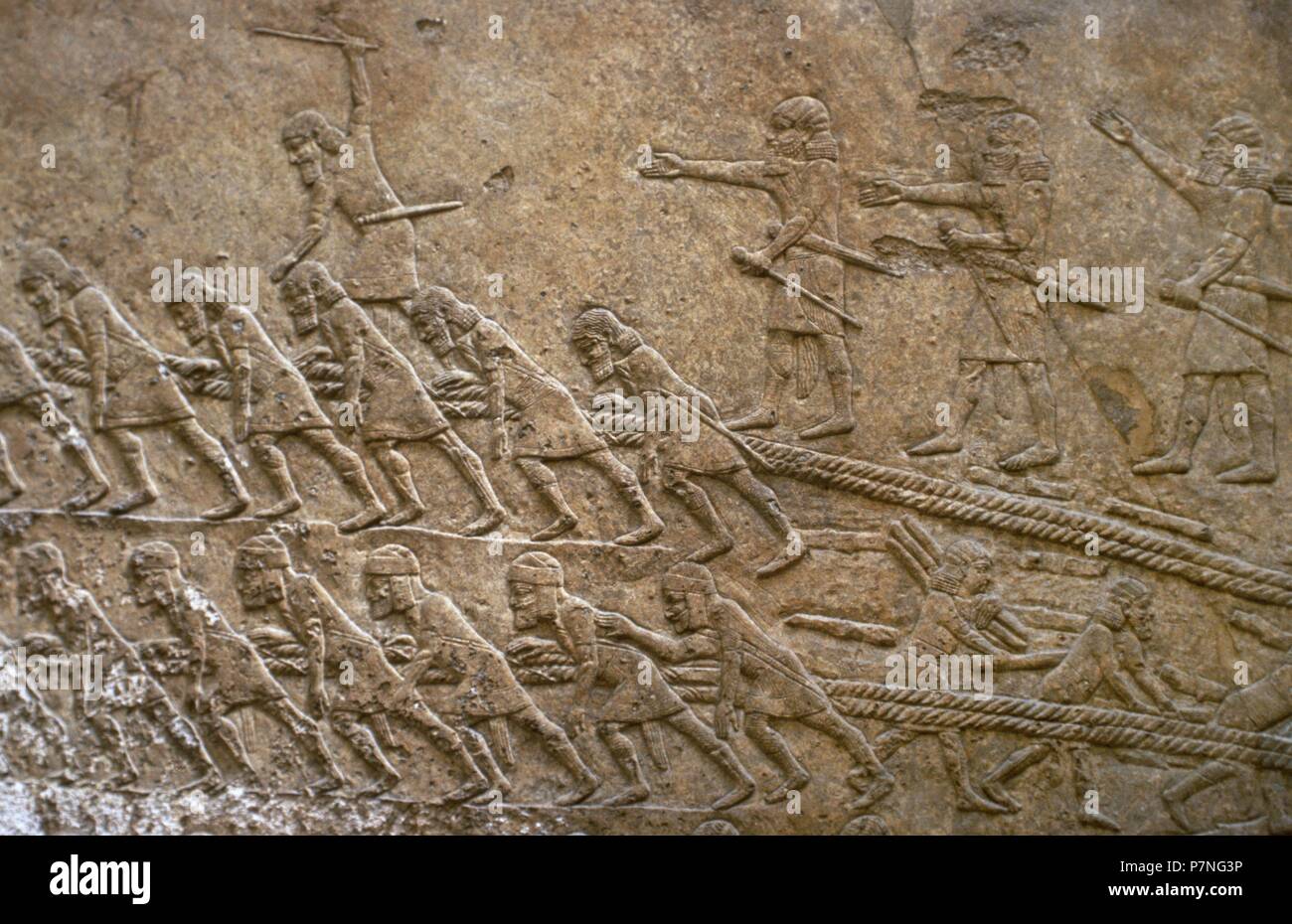I prigionieri di guerra la ricostruzione della città di Lachis. Palazzo di Sennacherib. Ninive, c. 700 BC. Neo-Assyrian Impero. British Museum. Londra, Regno Unito. Foto Stock