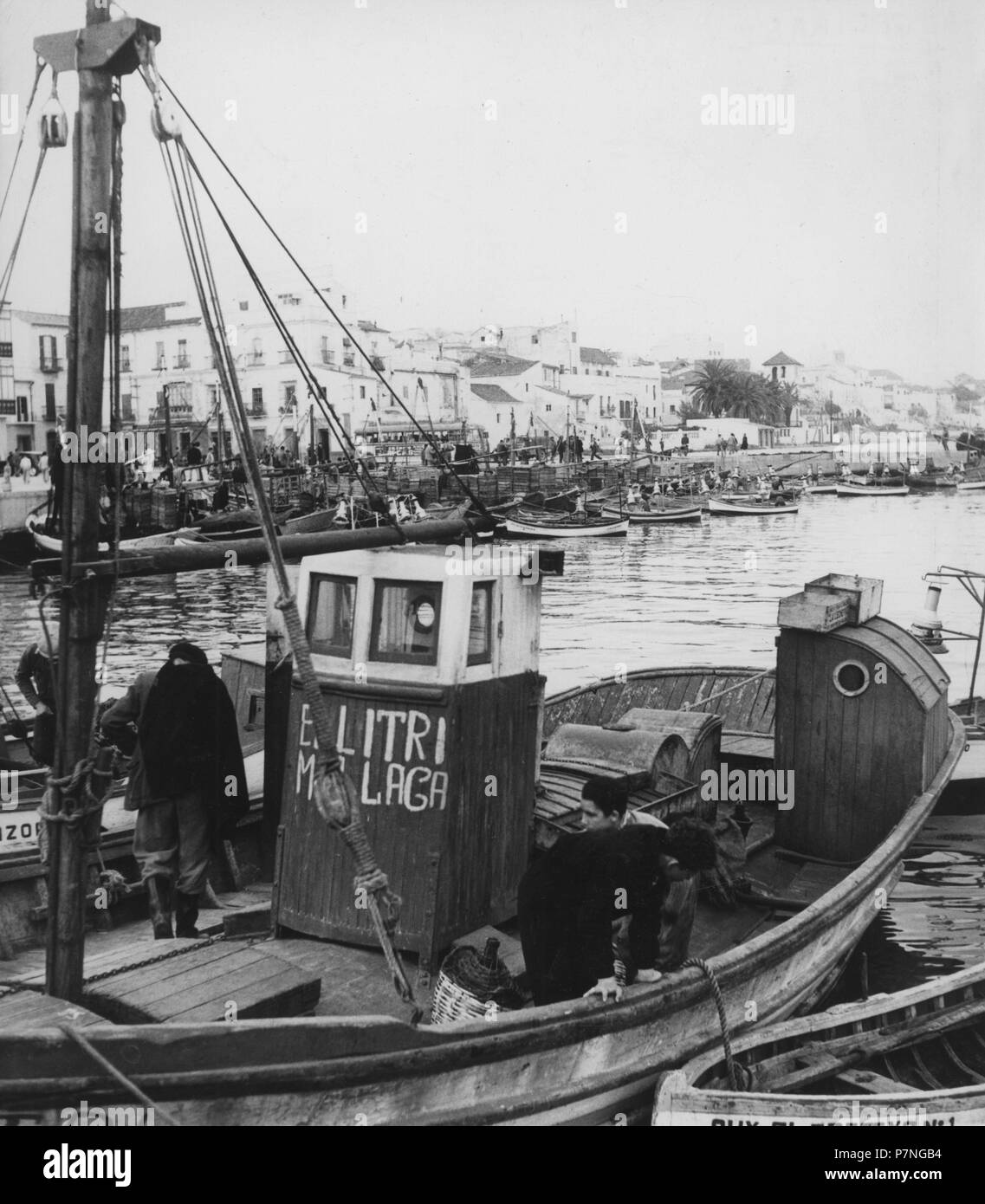 Andalucía. Cádiz. Barca de pesca " el Litri' en el puerto de Algeciras. Años 1950. Foto Stock