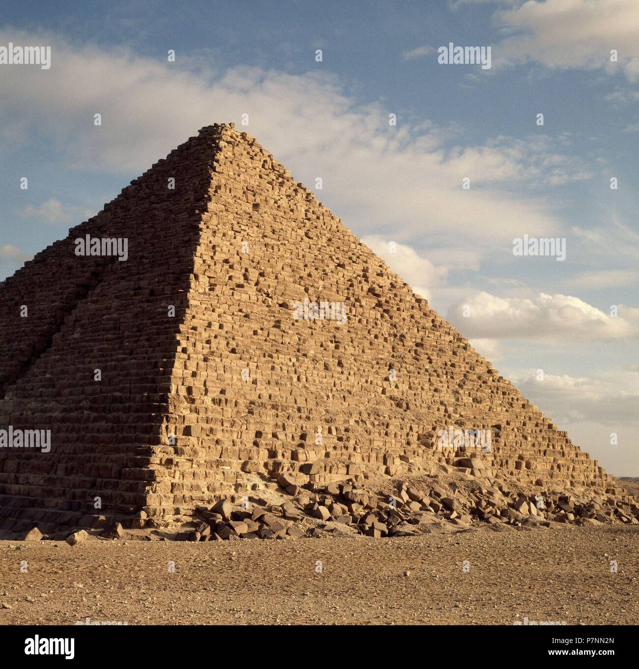 PIRAMIDE DE MICERINOS - IV dinastia - HACIA 2520 AC. Posizione: PIRÁMIDE DE MICERINOS, Giza in Egitto. Foto Stock