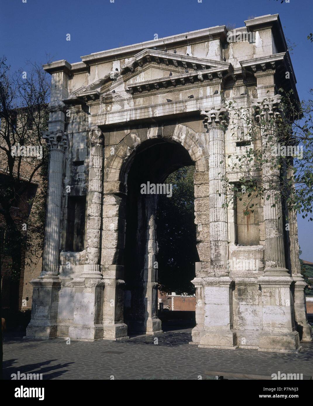 ARCO DEL TRIUNFO - ARCO DEI GAVI - SIGLO I. Autore: Lucio VITRUVIO CERDO. Posizione: esterno, VERONA, Italia. Foto Stock