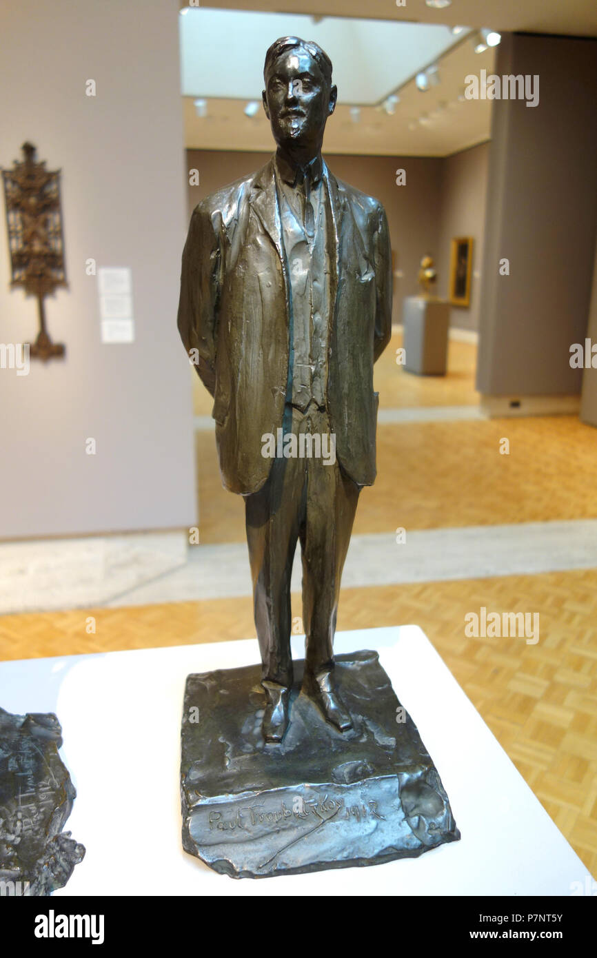 Inglese: mostra a Chazen Museum of Art, University of Wisconsin-Madison, Madison, Wisconsin, Stati Uniti d'America. Questa illustrazione è vecchio abbastanza per fare in modo che esso sia in . La fotografia è stata ammessa nel museo senza restrizione. 21 Luglio 2013 14:08:15 89 Charles R. gru e gru di Josephine Bradley da Paolo Troubetzkoy, 1912, bronzo fuso, figura 1 - Chazen Museum of Art - DSC02448 Foto Stock