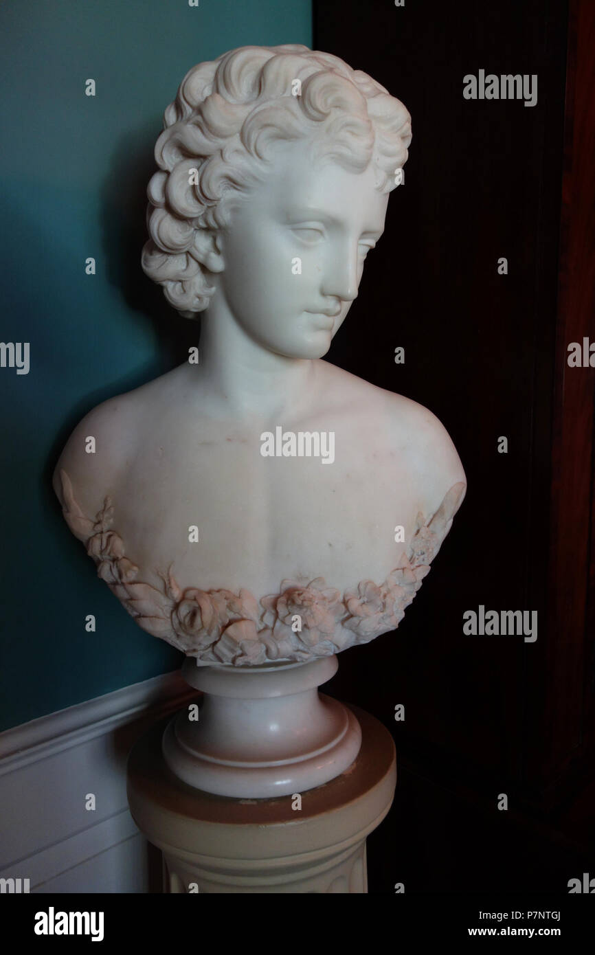 Inglese: scultura in Longfellow National Historic Site, Cambridge, Massachusetts, USA. Questa illustrazione è vecchio abbastanza per fare in modo che esso sia in . La fotografia è stata permessa senza restrizione in casa. 24 agosto 2013, 14:47:04 340 Sandalphon da Firenze Freeman - Longfellow National Historic Site - DSC04799 Foto Stock