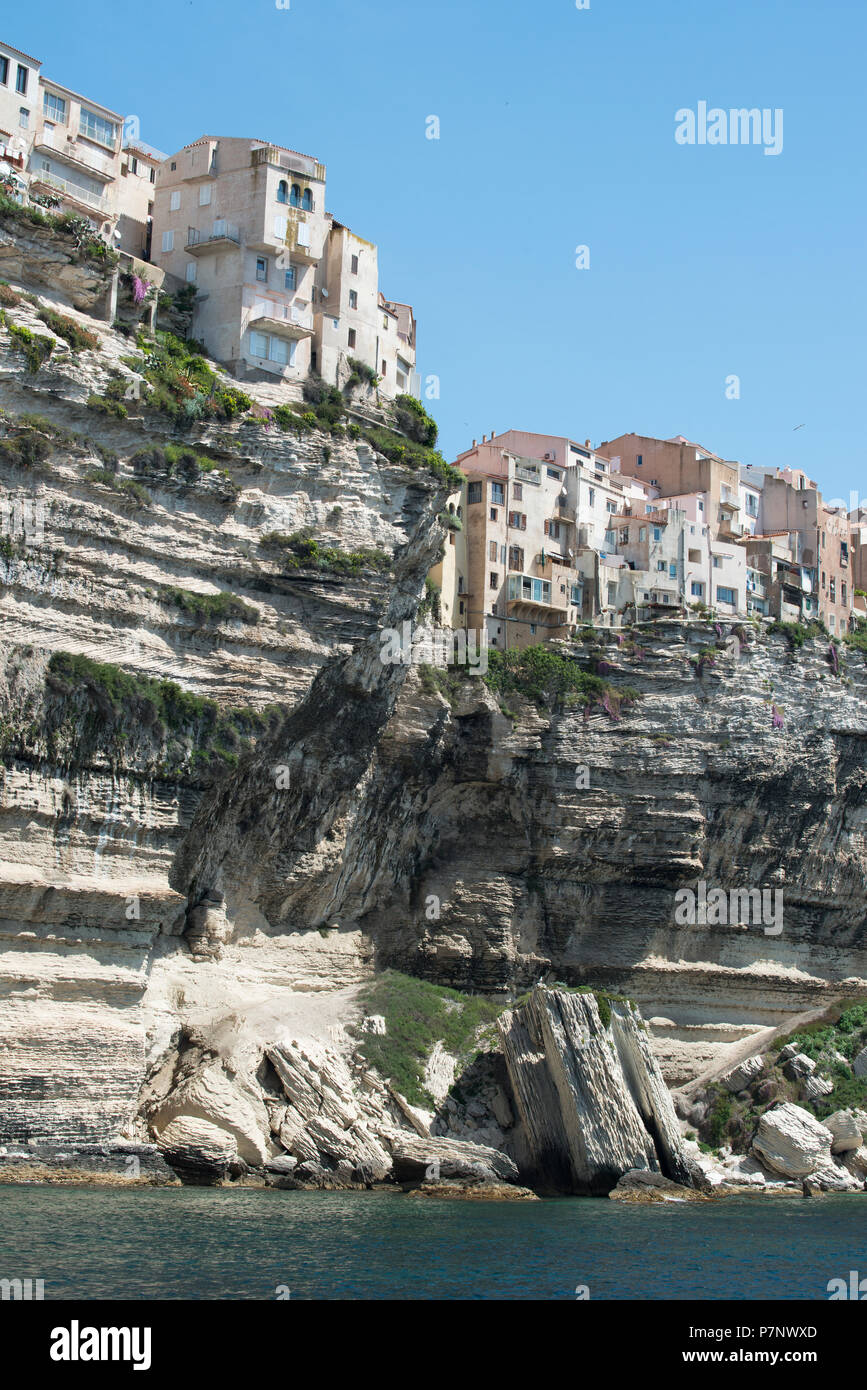 Vista dall'acqua alla cittadella di Bonifacio, Corsica, Francia Foto Stock