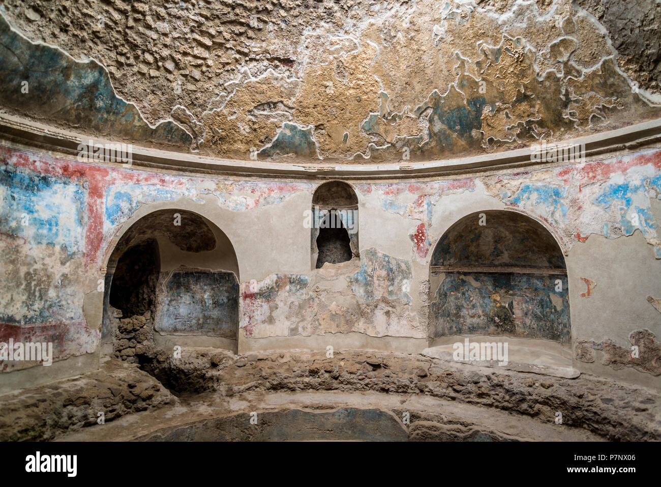 Pompei, sito archeologico vicino a Napoli, Stabian Bagni, uomini frigidarium, un bacino di acqua fredda, Italia Foto Stock