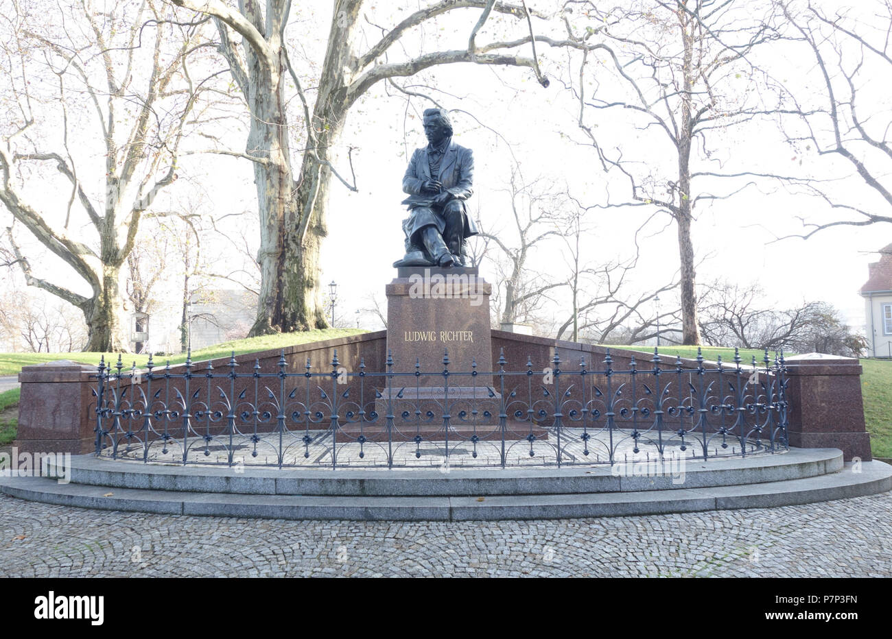 Inglese: Ludwig Richter-Denkmal - Dresda, Germania. La scultura originale è stato creato da Eugen Victor Kircheisen (1855-1913), dedicata nel 1898 e distrutta durante la II Guerra Mondiale. Questa è una copia di sostituzione. Questa illustrazione è in quanto l'originale artista morì più di 70 anni fa. 11 dicembre 2013, 06:33:08 251 Ludwig Richter-Denkmal - Dresda, Germania - DSC08994 Foto Stock