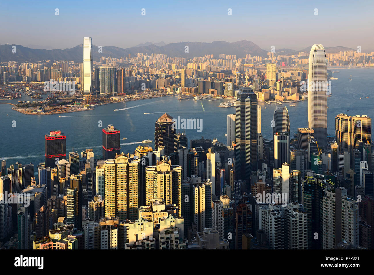 Vista dal picco al porto di Hong Kong, Cina Foto Stock