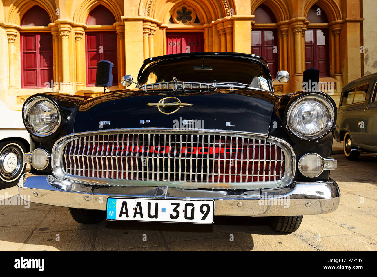 Vecchio nero Opel Car, Grand Prix di auto classiche, Mdina, Malta Foto Stock