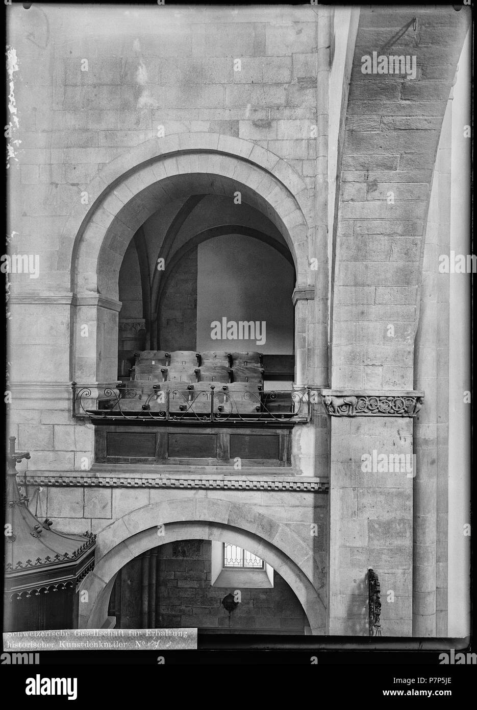 87 CH-NB - Zurigo, Grossmünster, vue partielle interna - La collezione Max van Berchem - EAD-6586 Foto Stock