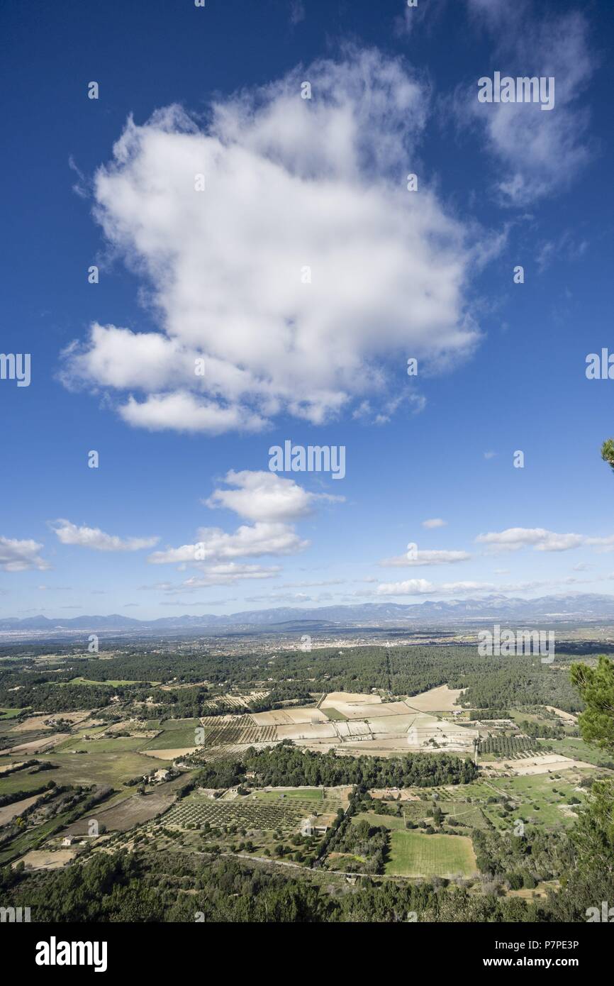 Cumulos sobre el Llano de mallorca, Algaida, Maiorca, isole Baleari, Spagna. Foto Stock