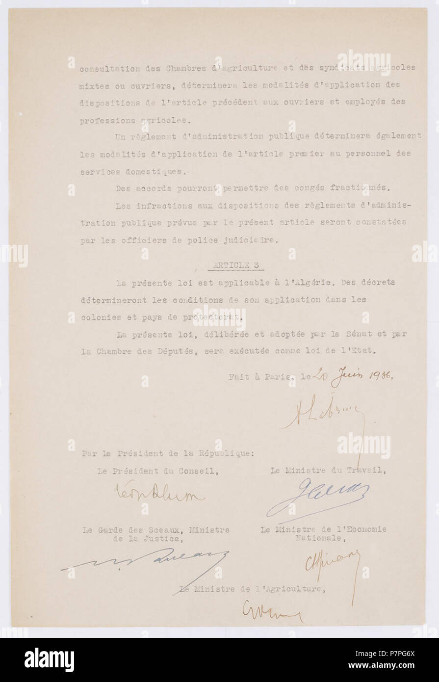 Français : loi du 20 juin 1936 instituant onu congé payé annuel dans l'industrie, le commerce, les professioni libérales, Les services domestiques et l'agricoltura. La loi a été insérée au Journal officiel du 26 juin 1936. Signé par le Président de la République, Albert Lebrun, le président du Conseil, Léon Blum, le ministre du travail, Jean Lebas, le guardasigilli, ministre de la giustizia, Marc Rucart, le ministre de l'économie nationale, Charles Spinasse, le ministre de l'agriculture, Georges Monnet. Pagina 4. 20 Giugno 1936 249 loi du 20 juin 1936, p4 Foto Stock