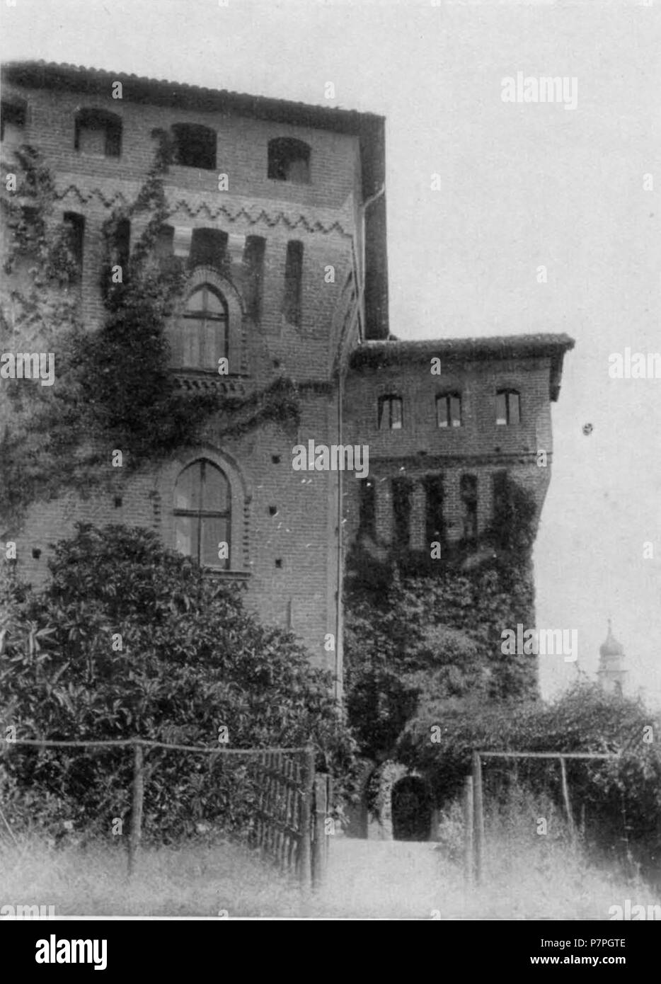 Italiano: castello di Barengo, porta primitiva . prima di 1937 158 Fig 116, castello di Barengo, porta primitiva, p202, foto nigra, nigra il novarese copia copia Foto Stock