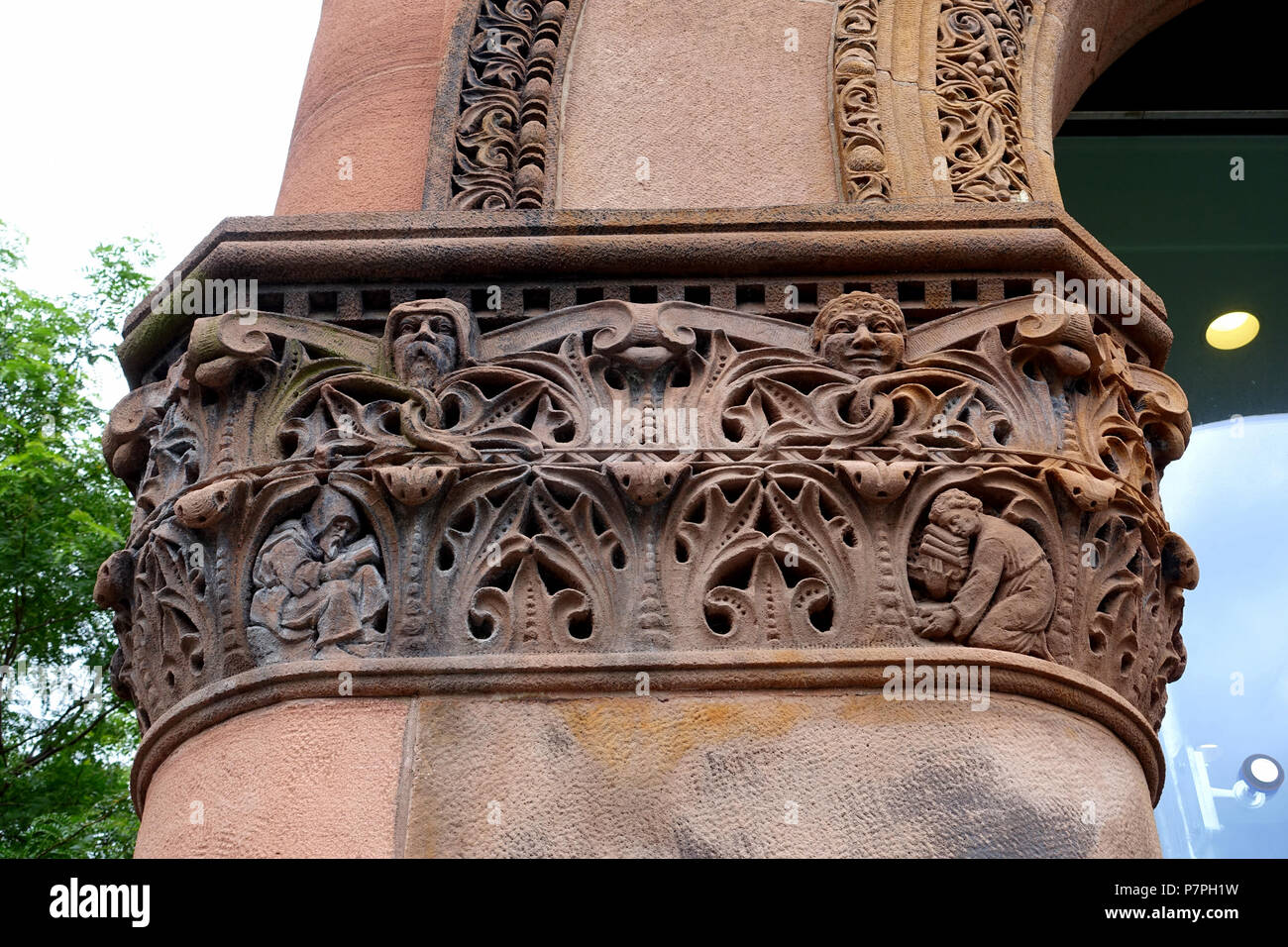 Inglese: Dettaglio - Cambridge biblioteca pubblica - Cambridge, Massachusetts, STATI UNITI D'AMERICA. Il 25 luglio 2015, 11:42:01 131 dettaglio - Cambridge biblioteca pubblica - Cambridge - DSC01620 Foto Stock